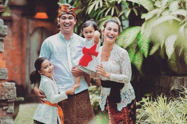 Romantisme Pasangan Selebriti yang Tinggal di Bali, Piknik Tiap Hari!