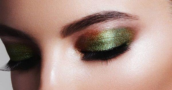 Ini 5 Pengaplikasian Kosmetik yang Tersulit Bagi Cewek Saat Dandan