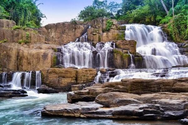 8 Air Terjun Paling Seger di Sulawesi Selatan, Liburan Makin Adem Deh!