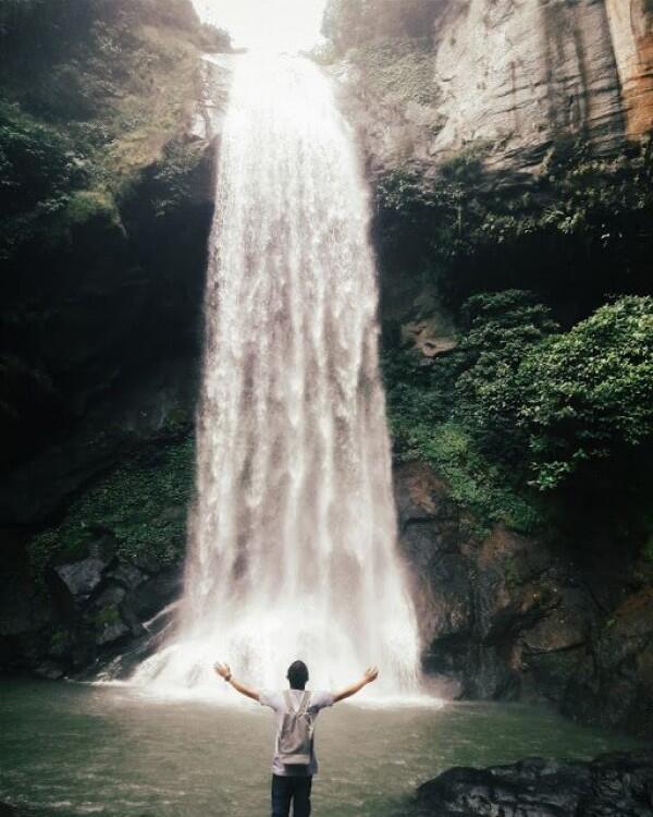 8 Air Terjun Paling Seger di Sulawesi Selatan, Liburan Makin Adem Deh!