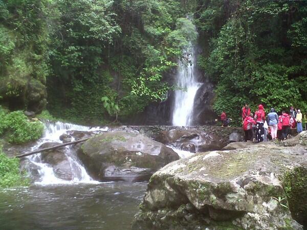 8 Air Terjun Paling Seger di Sulawesi Selatan, Liburan Makin Adem Deh!