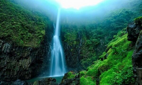 8 Air Terjun Paling Seger di Sulawesi Selatan, Liburan Makin Adem Deh!
