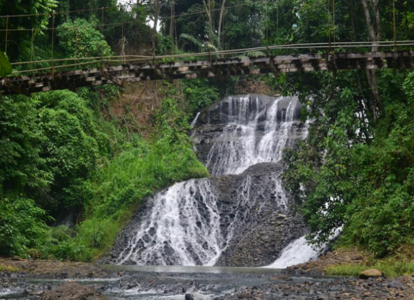 8 Air Terjun Paling Seger di Sulawesi Selatan, Liburan Makin Adem Deh!