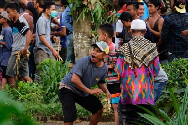 Perang Topat di NTB Bukan Sembarang Perang Brutal