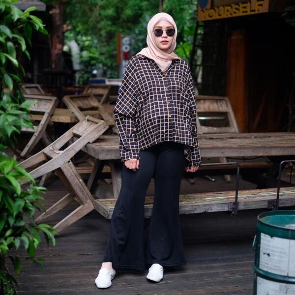10 Inspirasi Fashion Bumil Berhijab, Referensi Tampil Fresh & Santun!