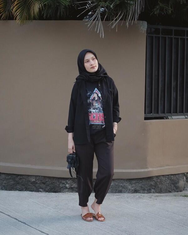 10 Inspirasi Fashion Bumil Berhijab, Referensi Tampil Fresh & Santun!