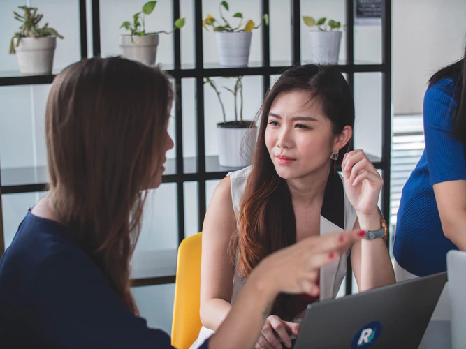 Tipe-tipe Teman Sekantor, Agan Masuk yang Mana nih?