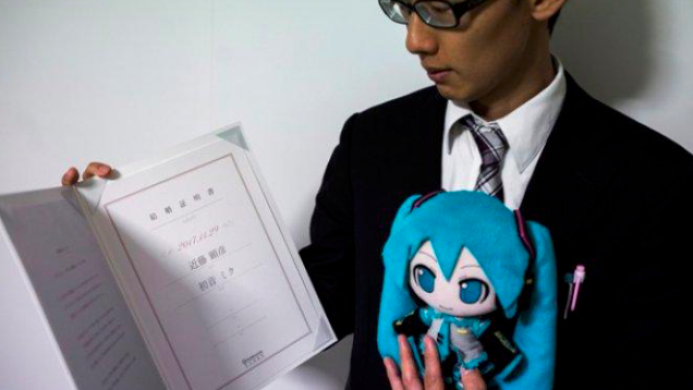 Crazy in Love? Pria Jepang Menikah dengan Boneka