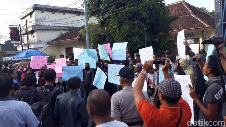 Kecewa pada Pernyataan Prabowo, Ratusan Ojol di Tuban dan Malang Unjuk Rasa