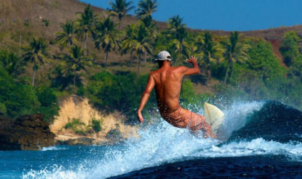 Surf Camp Terbaik yang Ada di Indonesia