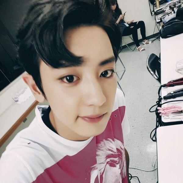 Punya Sejuta Pesona, 11 Fakta Chanyeol EXO Ini Bikin Fans Jatuh Hati