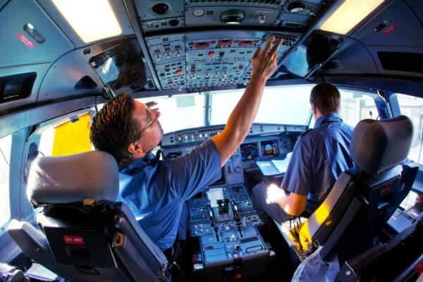 9 Hal yang Dipikirkan Para Pilot, Nomor 7 Paling Jleb!