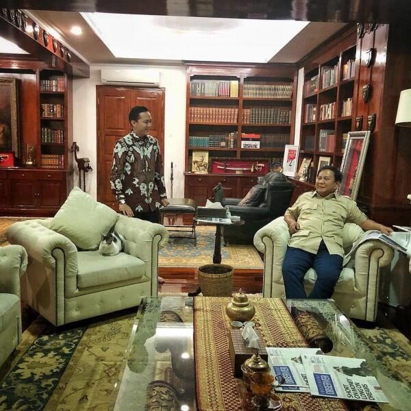 11 Momen Kebersamaan Prabowo & Kucing Kesayangannya, Cute Abis!