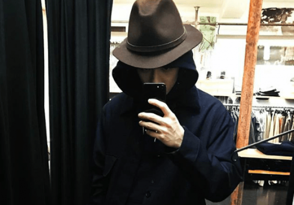 Keren Abis, Ini 12 Kompilasi Mirror Selfie ala Sehun EXO