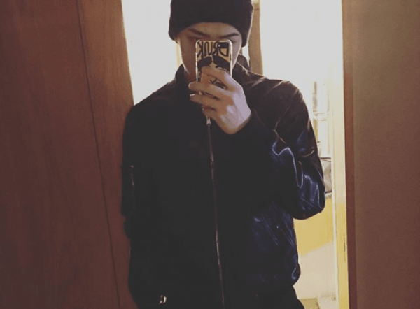 Keren Abis, Ini 12 Kompilasi Mirror Selfie ala Sehun EXO