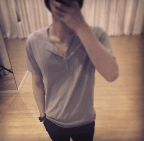 Keren Abis, Ini 12 Kompilasi Mirror Selfie ala Sehun EXO