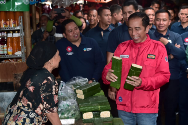 Blusukan ke Pasar Lampung, Jokowi: Tempe Cuma Rp 3.000