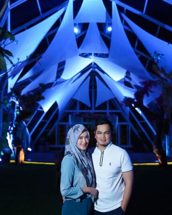 Bakal Punya Anak Lagi, 10 Potret Kemesraan Tommy Kurniawan & Istri