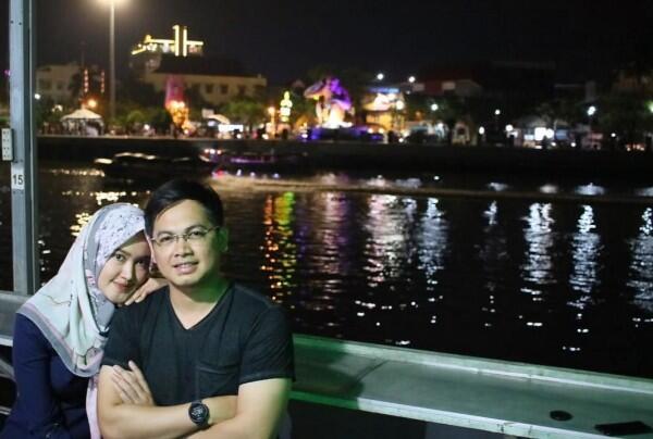 Bakal Punya Anak Lagi, 10 Potret Kemesraan Tommy Kurniawan & Istri