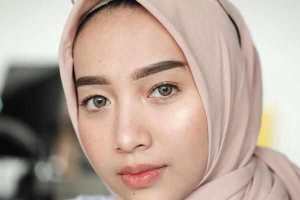 10 Tutorial Makeup Sederhana yang Bikin Wajah Awet Muda Bak Remaja