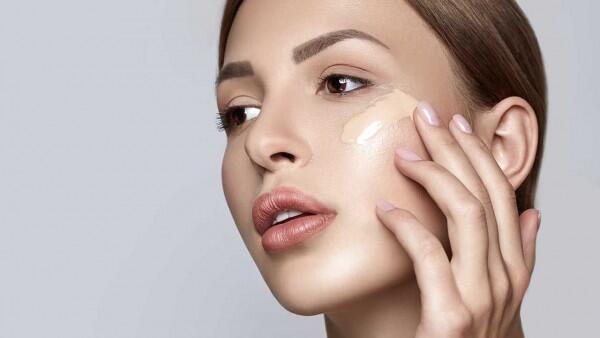 10 Tutorial Makeup Sederhana yang Bikin Wajah Awet Muda Bak Remaja