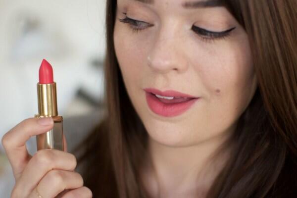 10 Tutorial Makeup Sederhana yang Bikin Wajah Awet Muda Bak Remaja