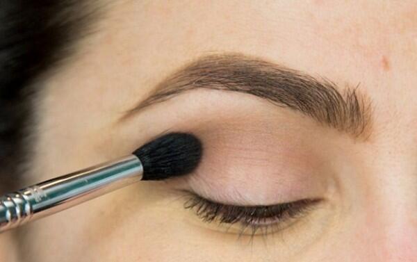 10 Tutorial Makeup Sederhana yang Bikin Wajah Awet Muda Bak Remaja