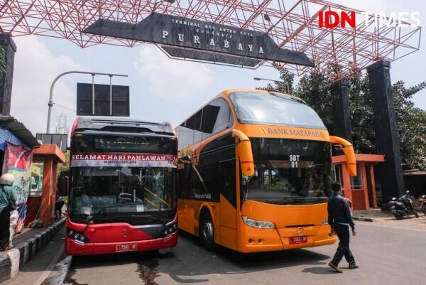 27 Potret Pengalaman Seru Naik Suroboyo Bus, Kamu Sudah Pernah?