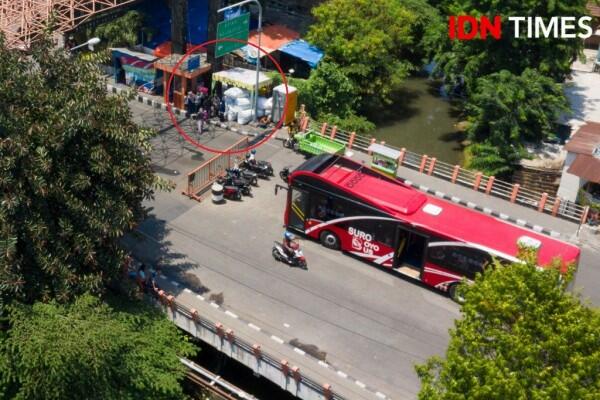 27 Potret Pengalaman Seru Naik Suroboyo Bus, Kamu Sudah Pernah?