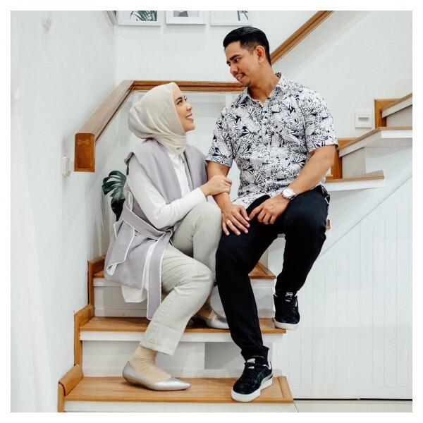 Jarang Disorot, Inilah 10 Kemesraan Fitri Tropica Bareng Suami