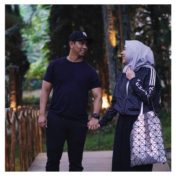 Jarang Disorot, Inilah 10 Kemesraan Fitri Tropica Bareng Suami