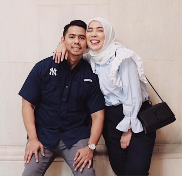 Jarang Disorot, Inilah 10 Kemesraan Fitri Tropica Bareng Suami