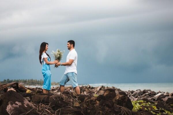 7 Alasan Logis Kenapa Seseorang Bisa Pacaran Sama Mantan Teman Sendiri