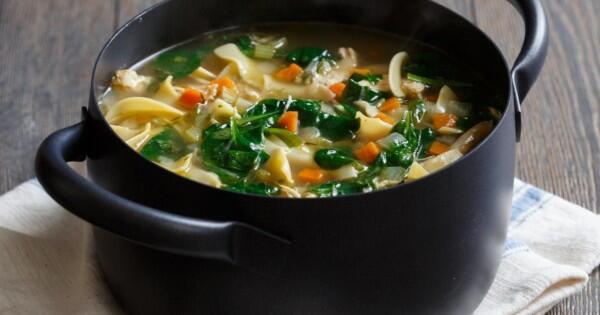 7 Kesalahan Kecil yang Sering Dilakukan Saat Masak Bayam, Kamu Pernah?