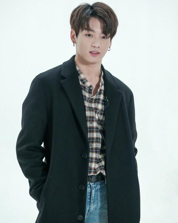 7 Inspirasi Fashion Member BTS, Makin Tampak Boyfriend Material Bro!