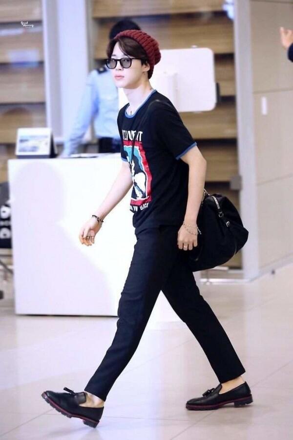 7 Inspirasi Fashion Member BTS, Makin Tampak Boyfriend Material Bro!