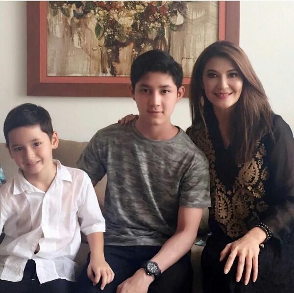 Jadi Single Parent, 10 Artis Ini Hidup Bahagia Bersama Sang Buah Hati