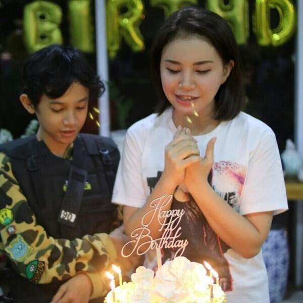Jadi Single Parent, 10 Artis Ini Hidup Bahagia Bersama Sang Buah Hati