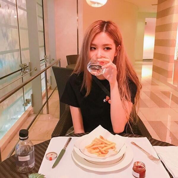 10 Fakta Unik Rose BLACKPINK yang Bikin Kamu Makin Jatuh Hati