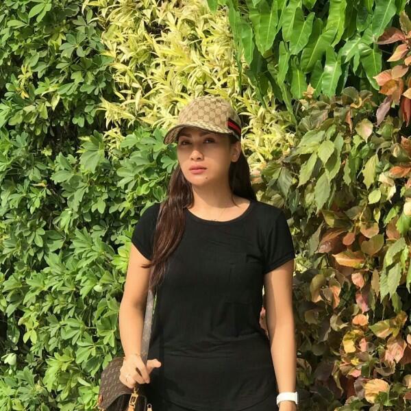 Bahagia Bareng Keluarga, Ini 10 Potret Tata Janeeta yang Makin Menawan