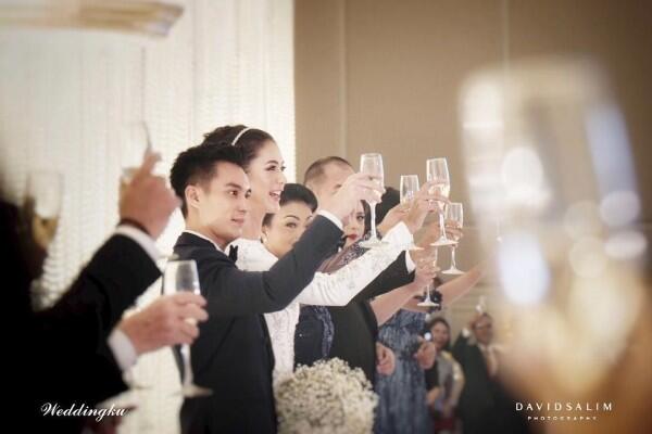 10 Potret Syahdu Resepsi Pernikahan Baim Wong dan Paula Verhoeven