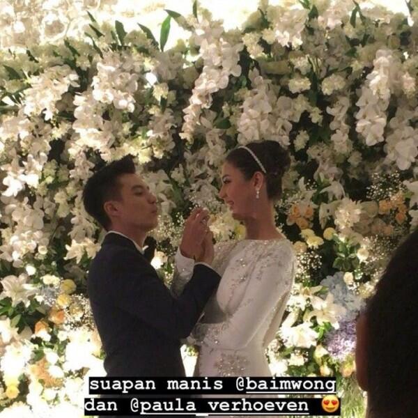 10 Potret Syahdu Resepsi Pernikahan Baim Wong dan Paula Verhoeven