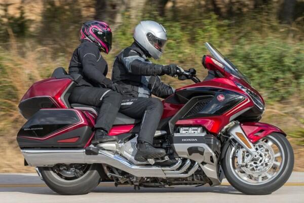 5 Motor Berkapasitas Besar yang Punya Transmisi Matic, Wajib Coba!
