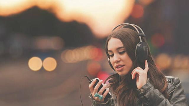 Gaya Hidup Anda Penikmat Musik, Wajib Tahu Jenis Headphone Berikut