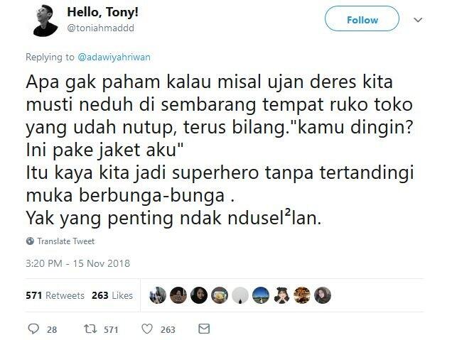 13 Tweet Lucu Buktikan Pacaran Lebih Asyik Pakai Sepeda Motor Daripada Mobil