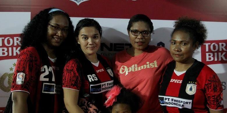 Cantiknya Istri Dari Bintang Sepakbola Papua