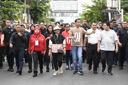 Artis Jalan Sehat Bersama Jokowi