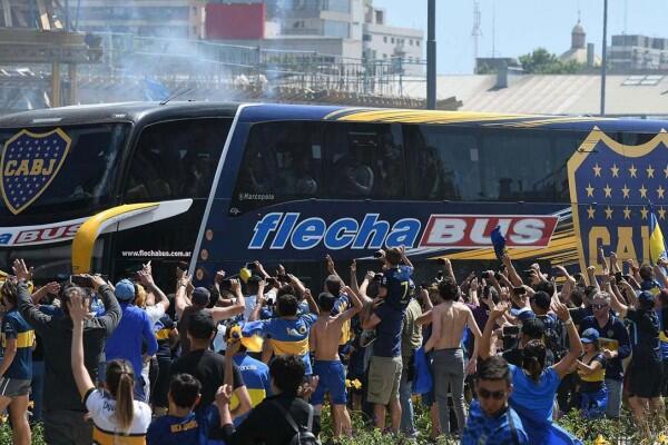 Bus Boca Junior Diteror, Laga Final Copa Libertadores Ditunda