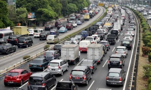 Jangan Segan, Ini 6 Alasan Kita Lebih Baik Naik Kendaraan Umum