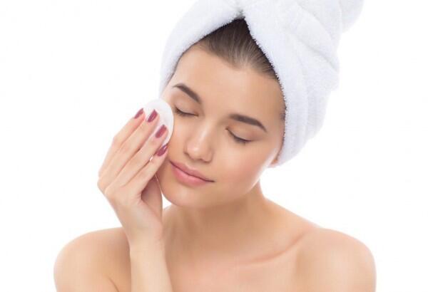 Skincare 101: AHA vs. BHA, Apa Perbedaannya?